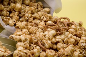 Las palomitas de maíz caramelizadas son altas en azúcar, lo que añade calorías vacías.