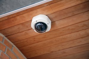 Cómo cablear una cámara de seguridad hacia un televisor.