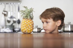 La USDA define una sola porción de jugo de piña fresco como una copa, o 250 gramos.