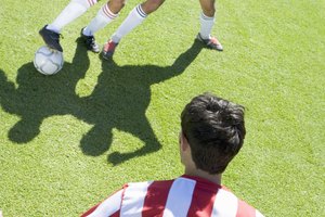 El defensa perderá un tiempo en la jugada lo cual ter permitirá realizar un tiro o pasar el balón.