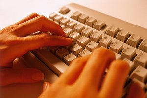 Escribe la palabra "ping" (sin las comillas).