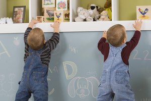 Los niños gemelos pequeños pueden ser un problema doble.