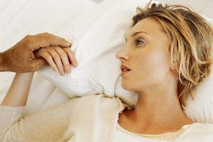 Despertar con tus manos o brazos dormidos es usualmente un hecho inofensivo.