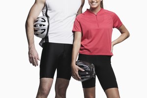 La mejor ropa de entrenamiento suele incorporar fibras sintéticas como el poliéster, spandex y nylon.