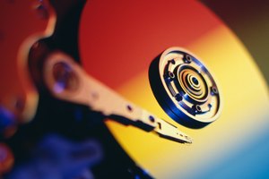 RAID requiere al menos dos discos duros para implementarse.