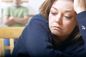 Un marido verbalmente abusivo puede denigrar a su mujer.