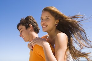 Ayudar a los adolescentes de secundaria a aprender el comportamiento apropiado puede prepararlos para la vida adulta con éxito.