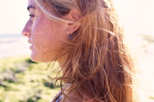 Convierte tu cabello liso en ondas sensuales y playeras.