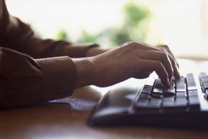 Puedes eliminar el número de página en la portada en Word.
