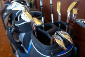 Considera agregar híbridos a tu bolsa de golf para mejorar tu juego.