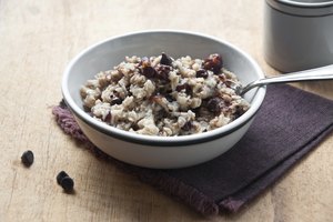 Mide el consumo de carbohidratos basándote en la duración de la carrera.