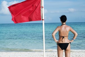 La vaginosis bacteriana produce flujo con mal olor.