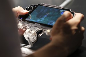 Descarga juegos, vídeos y más con el PlayStation Network.