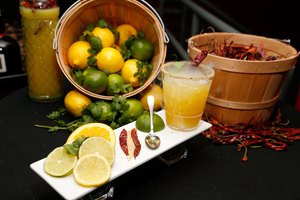 El limón contiene vitaminas y minerales.