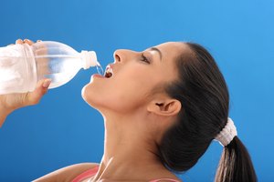 Debes hidratarte cada 10 a 20 minutos que hagas ejercicio.