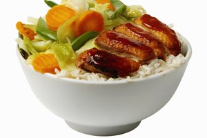 La col cocida es un ingrediente versatil que sabe bien con la carne.