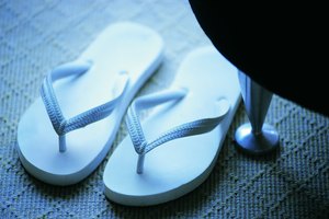 Combinar chancletas con un maxi vestido crea un estilo cómodo y simple.