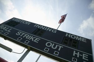 Tanto en el baloncesto como en el béisbol, los oponentes tratan de anotar más puntos que los otros.