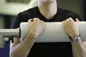 Las dominadas son un ejercicio común de CrossFit.