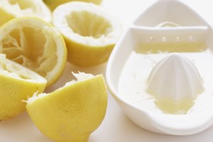 El limón y el pepino tienen muchas vitaminas.