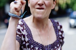 El comportamiento agresivo puede ser intimidante, pero la afirmación en ti mismo asegura que otros escuchen lo que estás diciendo.