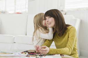 Los juegos de susurros enseñan a los niños a controlar su cuerpo y su voz.
