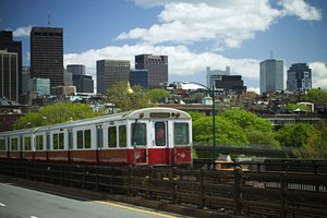 Es fácil tomar el transporte público a Faneuil Hall en Boston.