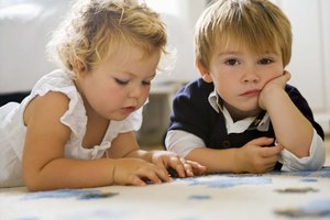 Los niños pequeños a menudo no saben cómo expresar sus sentimientos intensos.