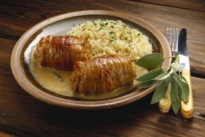 El arroz blanco es una fuente de alimentación básica en muchos países asiáticos.