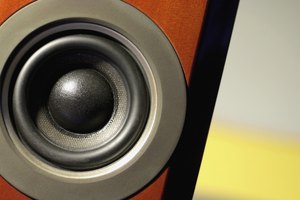 Un subwoofer es un altavoz diseñado para frecuencias graves.