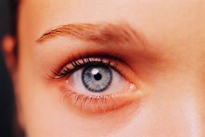 Si entra en contacto con tus ojos es muy peligroso pues podría llegar a causarte ceguera.