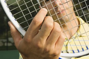 La tensión de las cuerdas varía de acuerdo al tamaño de la cabeza y la composición del marco.