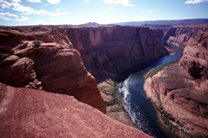 Rema a través de los espectaculares cañones del Colorado River.