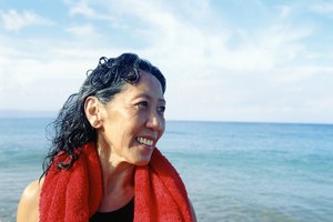 Comienza a ejercitarte después de haberte realizado un examen médico y consultar con un médico, fisioterapeuta u otro profesional de la salud calificado.