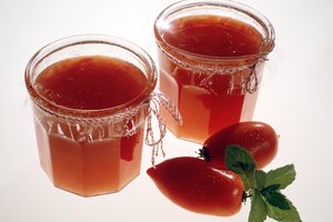 Una salpicadura de jugo de tomate puede resultar en manchas permanentes en la ropa si no se trata apropiadamente.