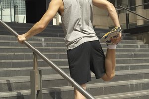 Hacer ejercicio aeróbico es una de las maneras de generar un déficit de calorías para perder grasa.