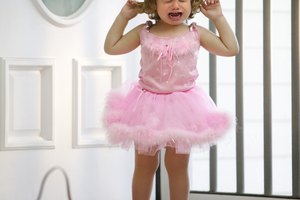 Puede ser difícil tratar de averiguar por qué tu niño pequeño está siendo agresivo.