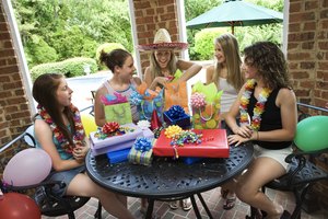 Los juegos grupales son una forma ideal de entretenimiento para las fiestas de adolescentes.