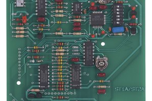 El microcontrolador fue inventado por Texas Instruments en la década de 1970.