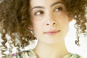 Espera de 24 a 72 horas luego de la permanente para lavar tu cabello.