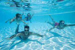 Rio Rancho cuenta con actividades familiares, que incluyen la natación y los bolos.
