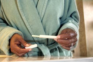Los cambios hormonales producen la reacción positiva en pruebas de embarazo así como los síntomas tempranos.