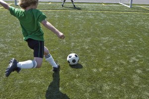 Los deportes que requieren el uso pesado del pie pueden desencadenar lesiones.