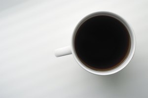 La cafeína es una sustancia amarga que estimula tu sistema nervioso central.