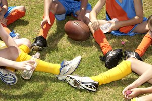 Las comidas a mitad de juego y la hidratación ayudan a mantener altos los niveles de energía.