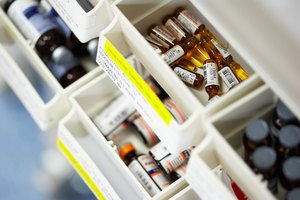 El Ketoprofeno, similar al Ibuprofeno, alivia el dolor, la hinchazón y rigidez.
