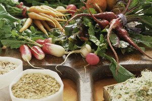 Los vegetales de hojas verdes y los granos enteros son excelentes fuentes de vitaminas del complejo B.