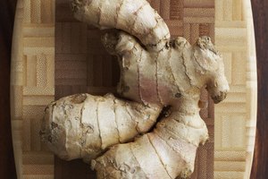 El jengibre expele los gases del tracto gastrointestinal y ayuda a aliviar la hinchazón.
