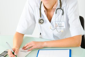 Los médicos recetan clorhidrato de clindamicina para el tratamiento de infecciones graves que son resistentes a otros antibióticos.