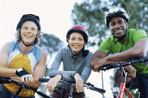 Andar en bicicleta se disfruta más cuando se usa la ropa adecuada.
